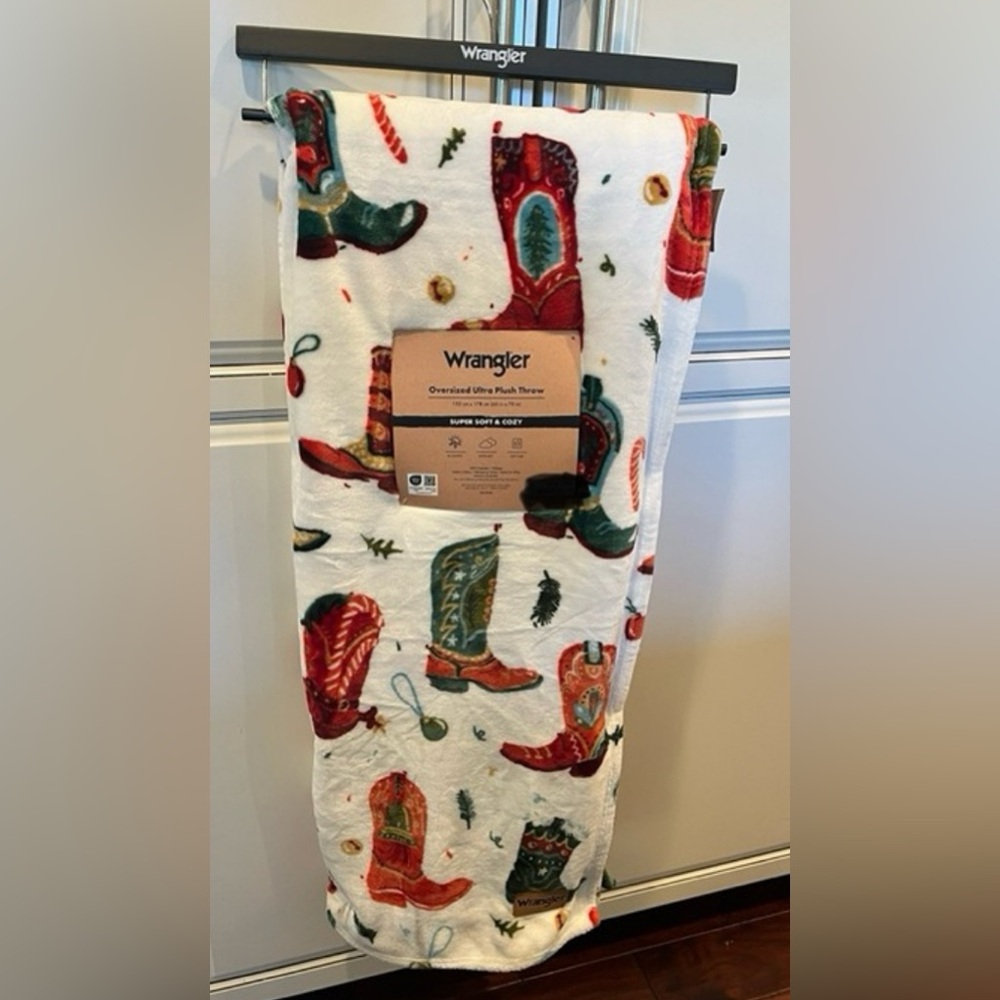 NEW WRANGLER CHRISTMAS COWBOY BOOTS ULTRA PLUSH OVERSIZED THROW SZ 60x70 SO COZY